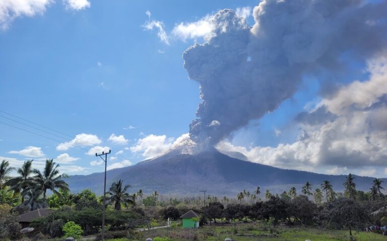 Bali Flights Disrupted as Volcanic Ash Clouds Loom Dangerously Over Region